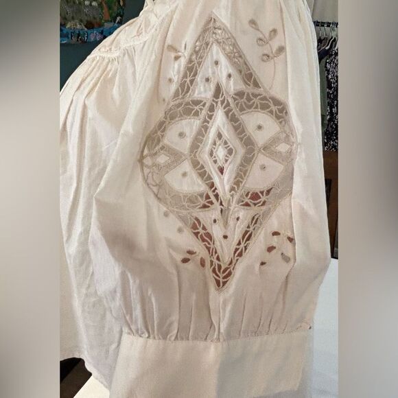 Old Navy Split Neck Eyelet Sleeve Top NWOT - Picture 10 of 12